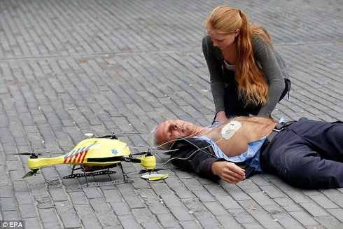 Голландский студент создал дрон скорой помощи, оснащенный дефибриллятором