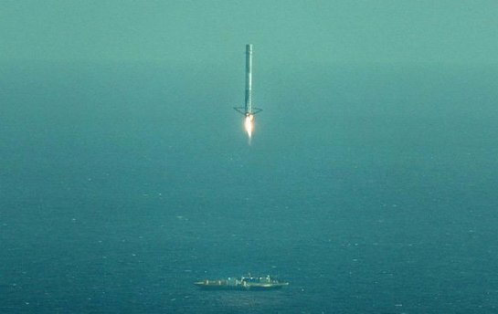 Видео дня: жесткая посадка ракеты Falcon 9 на палубу корабля