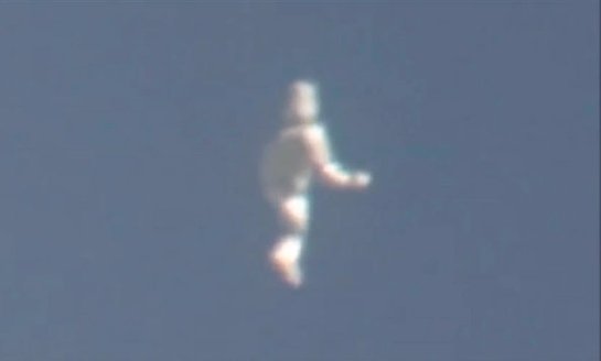 НЛО в виде человека пролетело в небе над Лос-Анджелесом