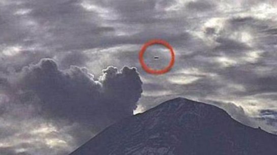НЛО в Мексике следят за извержением вулкана (фото)