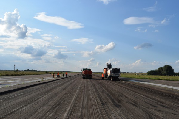 В аэропорту Черкассы стартовал ремонт ВПП