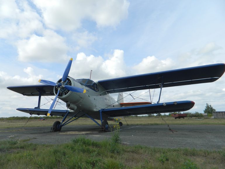 В Полтавской области из ангара украли самолет Ан-2