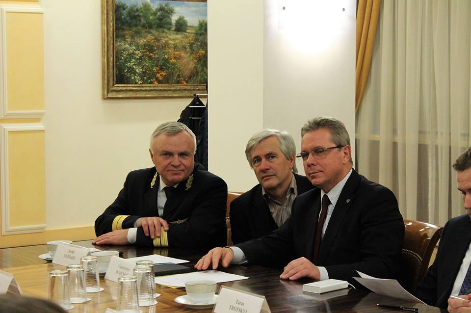 Владимир Омелян и Дэвид О'Брайан встретились с представителями украинских авиационных ВУЗов