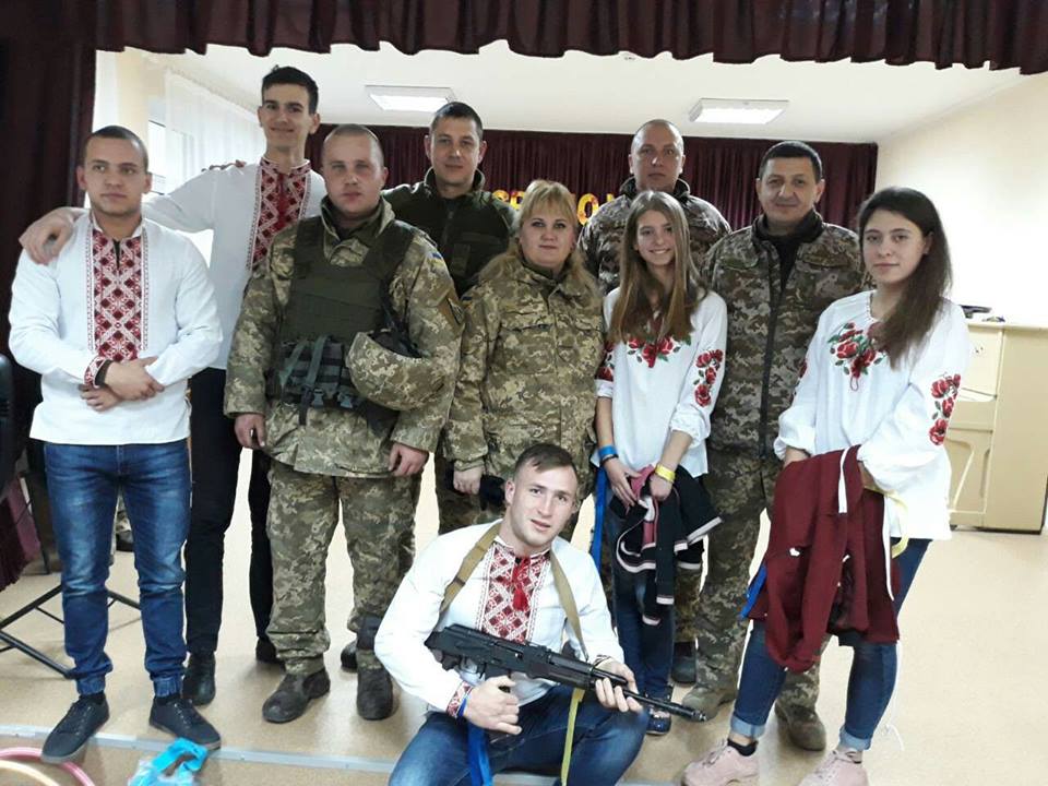 Военнослужащие ВК «Юг» посетили детскую школу-интернат в Сватово
