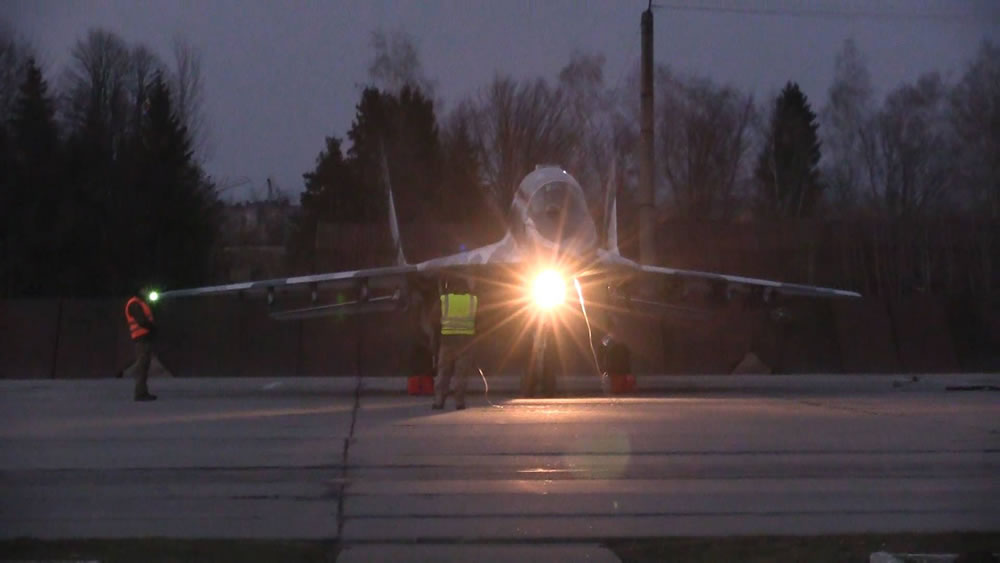 В Ивано-Франковске продолжаются полеты самолетов-истребителей МиГ-29