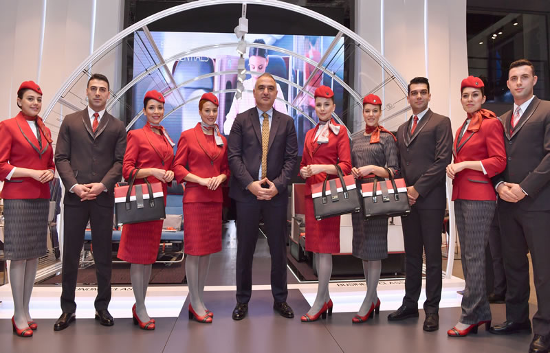 Авиакомпания Turkish Airlines представила новую униформу бортпроводников