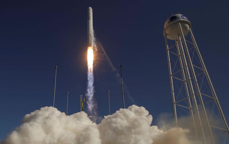 В США успешно запустили ракету-носитель Антарес