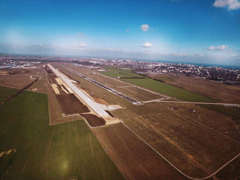 Половина взлетно-посадочной полосы Одесского аэропорта готова