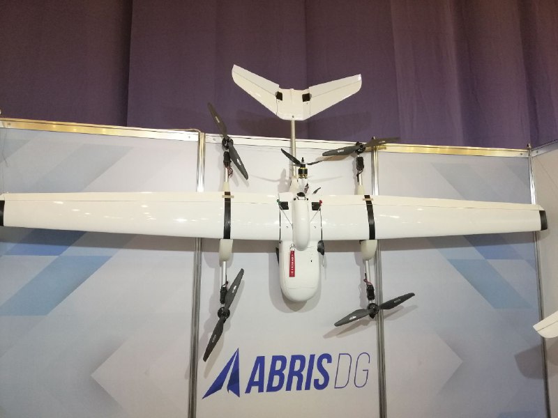 Украинская компания презентовала дрон c вертикальным взлетом