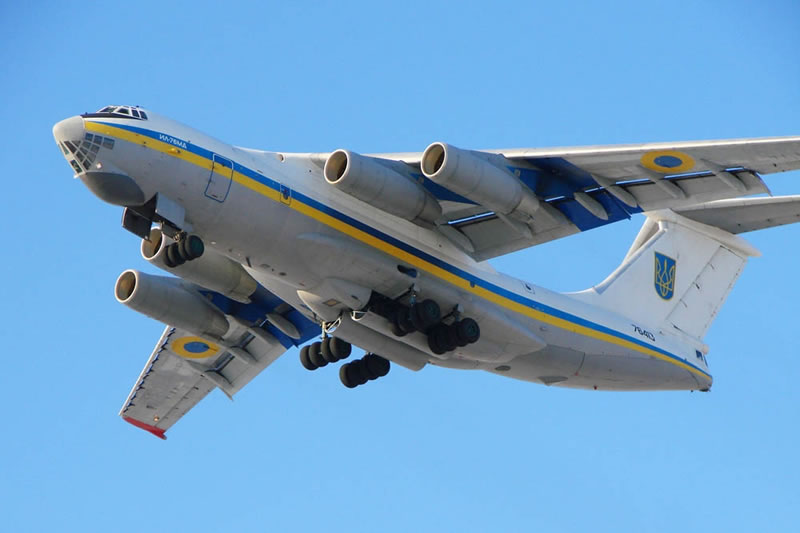 Для Вооруженных сил ремонтируют самолет Ил-76