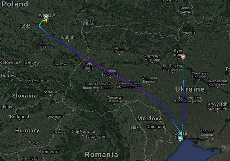 Самолет LOT не смог приземлиться в Одессе