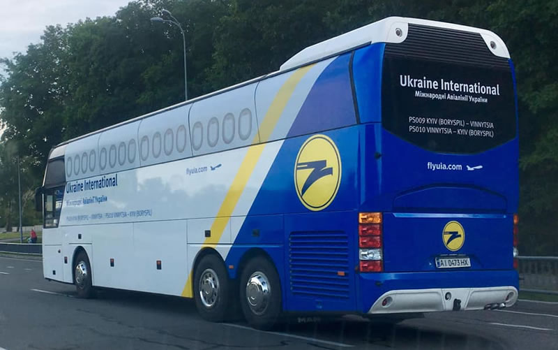 Несовершеннолетние вандалы повредили автобус МАУ «Винница-Борисполь»