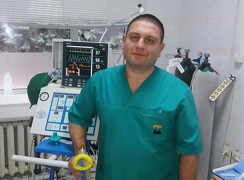 Сотня вылетов и тысячи спасенных раненых военного врача Сергея Ливаковского