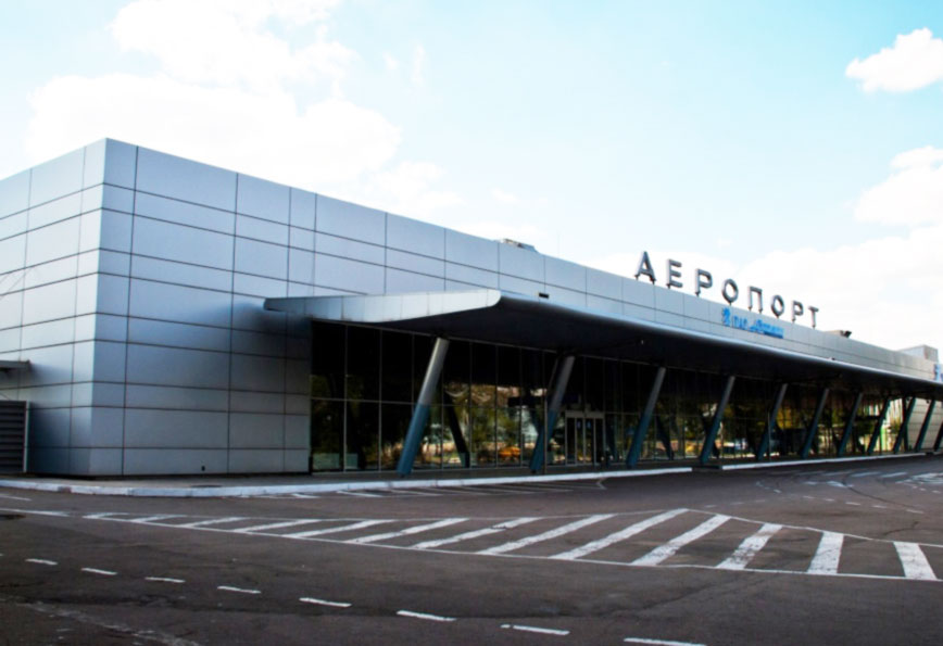 Аэропорт в Мариуполе пока не откроют