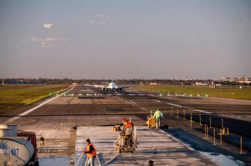 В одесском аэропорту завершается строительство рулежной дорожки