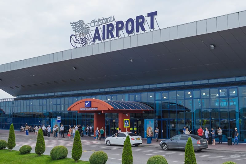 Аэропорт Кишинева отобрали у россиянина