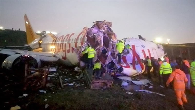 В результате аварийной посадки самолета в Стамбуле погибли 3 человека