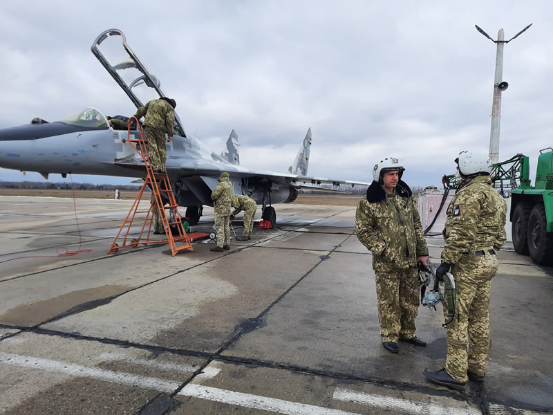 В Василькове продолжается подготовка молодых летчиков