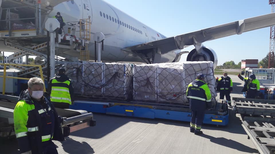 Самолет Turkish Airlines доставил в Украину гуманитарную помощь