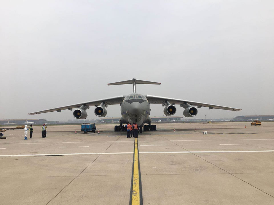 Ил-76 Воздушных Сил сегодня доставит из Пекина медпомощь