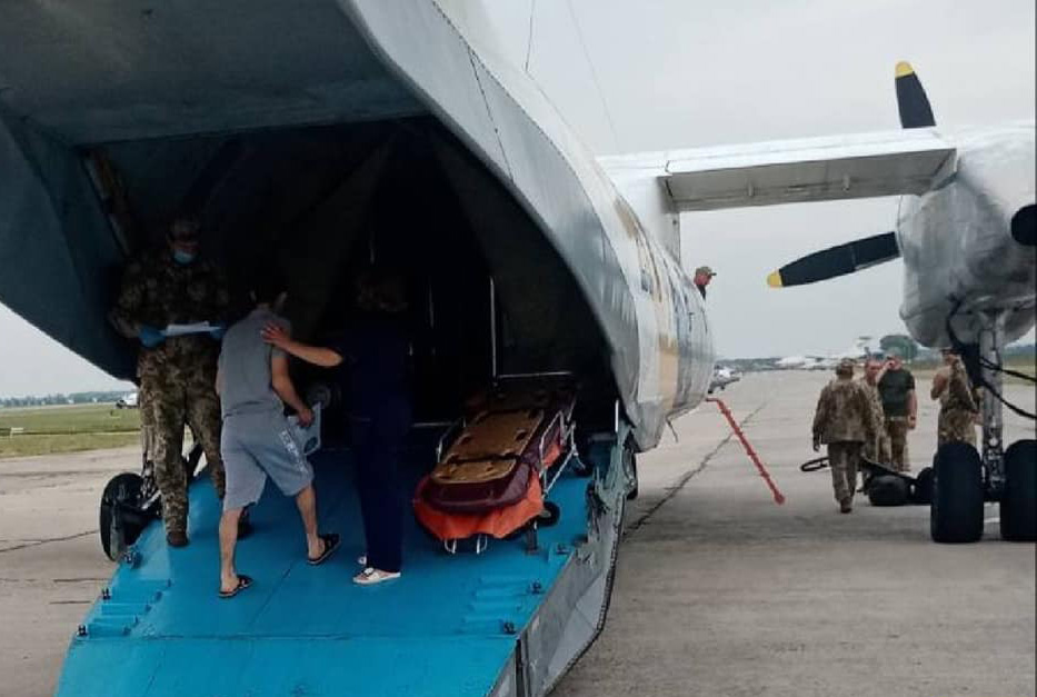 На Ан-26 «Вита» в киевский госпиталь эвакуировали 11 бойцов