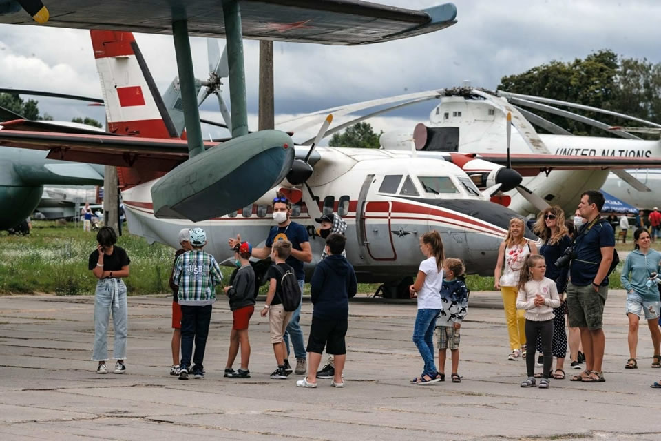 Государственный музей авиации встретил детей