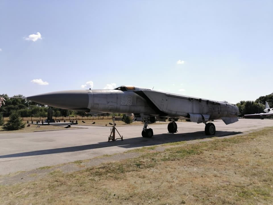Экспозицию Полтавского авиамузея пополнил МиГ-25ПДС