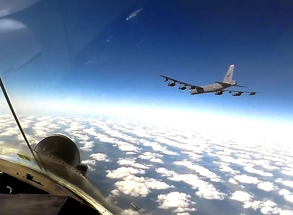B-52 провели очередное дежурство в украинском небе