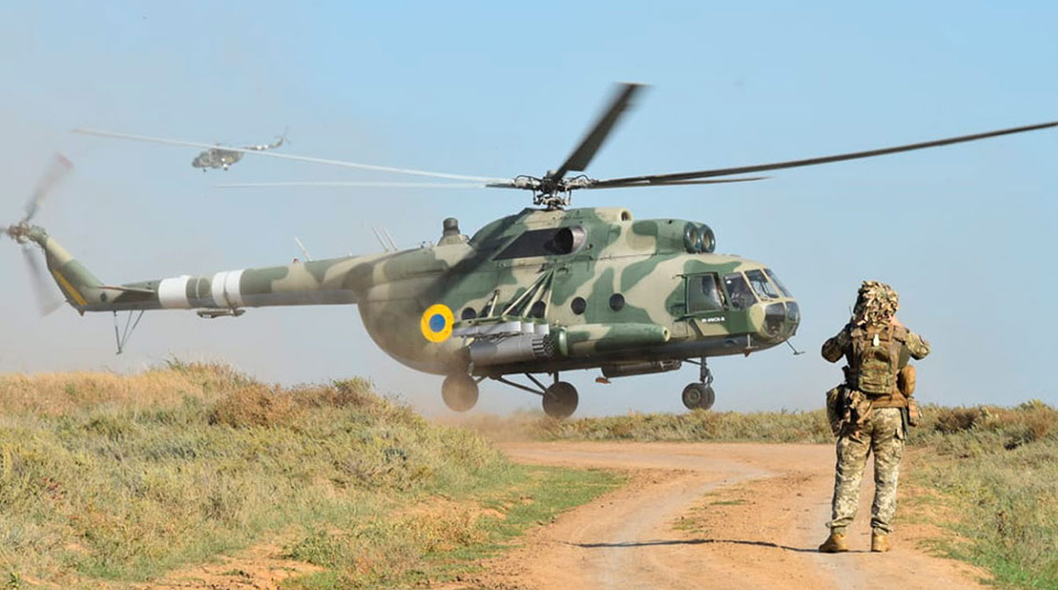 Авиация и ДШВ провели учения на админгранице с Крымом