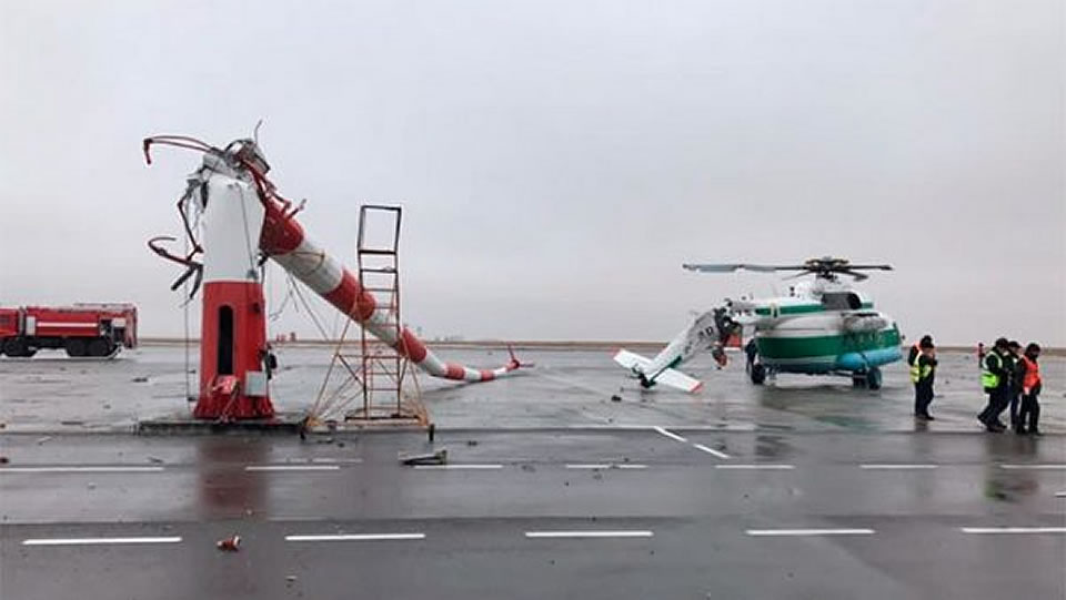 Ми-8 снес опору и остался почти цел