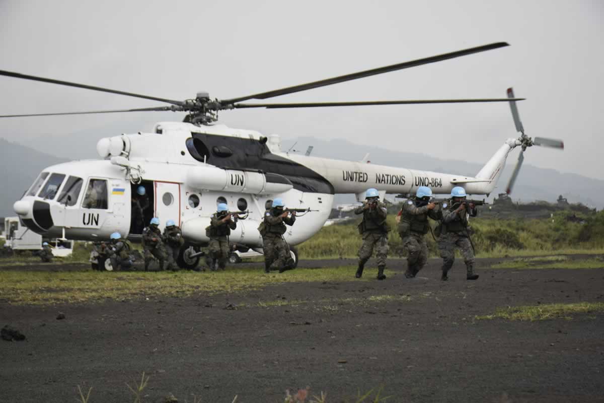 Украинские вертолетчики в Конго провели совместные учения с гватемальцами