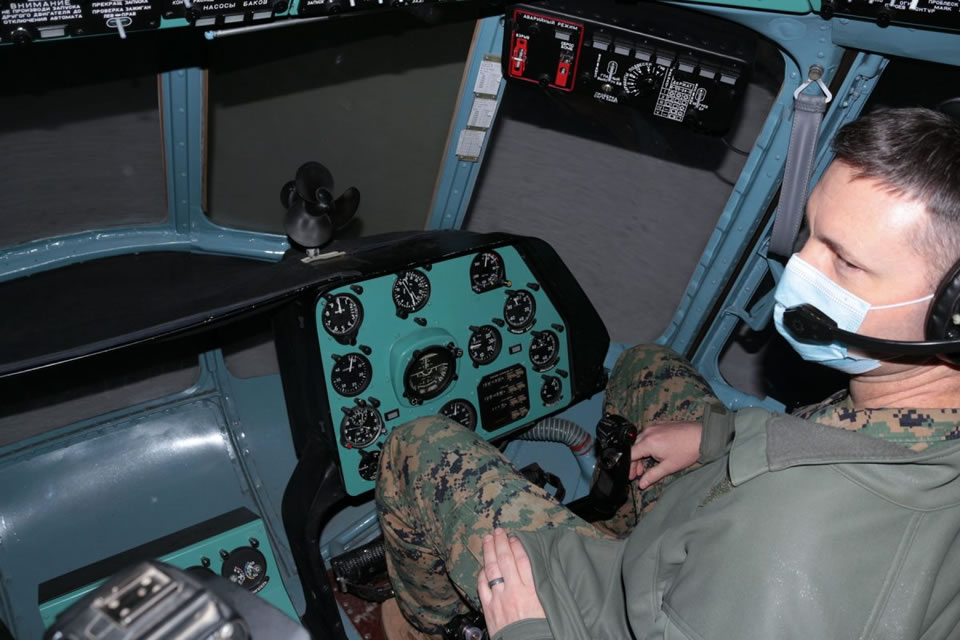 Военные атташе США ознакомились с подготовкой курсантов-авиаторов