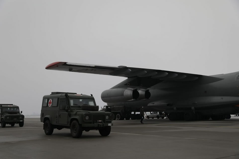 Ил-76 ВСУ доставил из Латвии медицинские автомобили