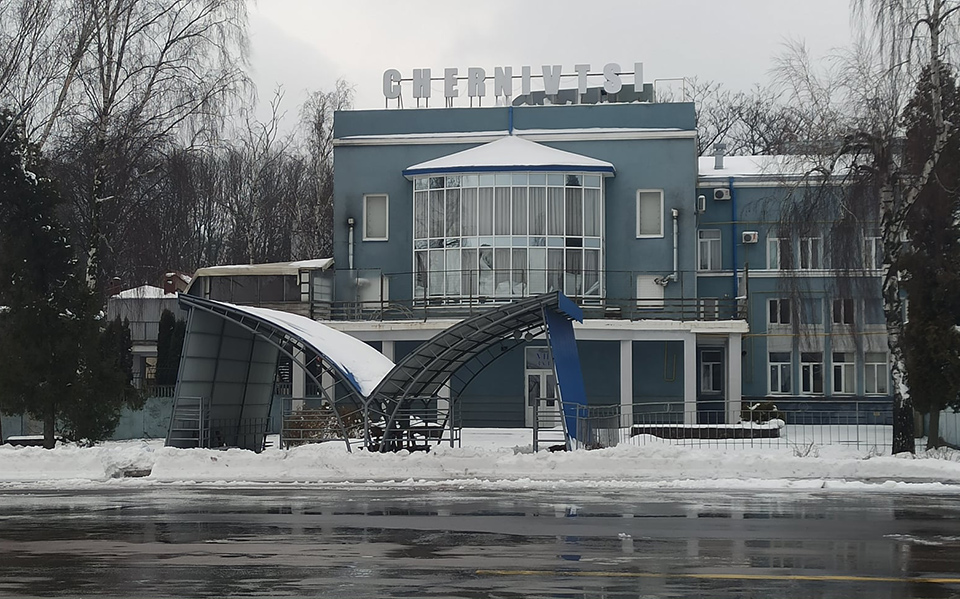 Аэропорт Черновцы остается без диспетчеров: сможет ли он полноценно работать?