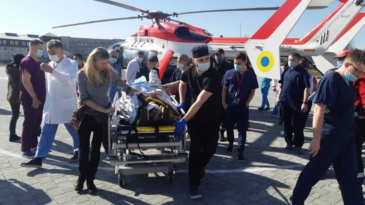 Вертолет ГСЧС доставил пострадавшего в ДТП во Львов