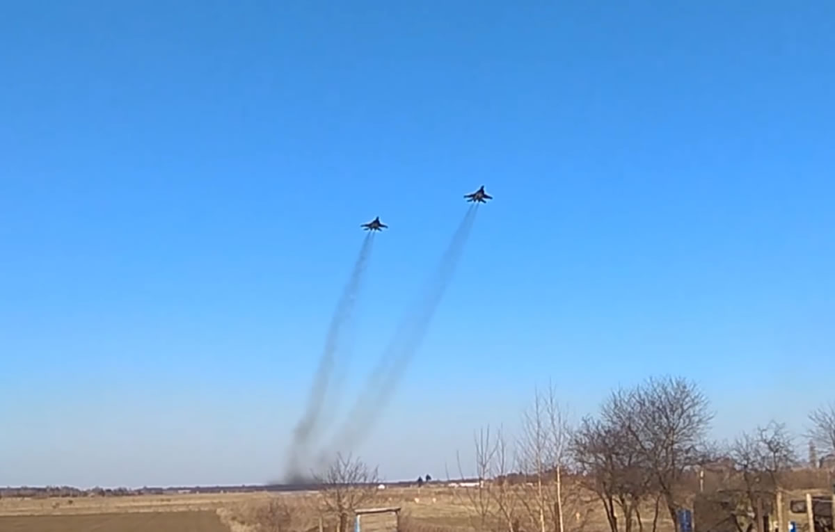 К параду МиГ-29 дооборудуют системой генерации дымов