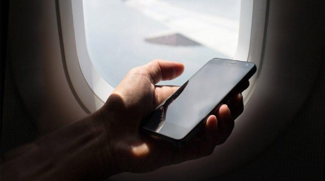 Чем заняться на телефоне во время полета?