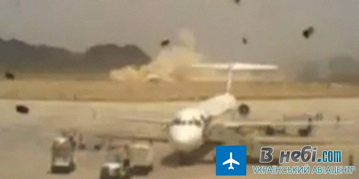 В Ірані літак сів без шасі (фото)